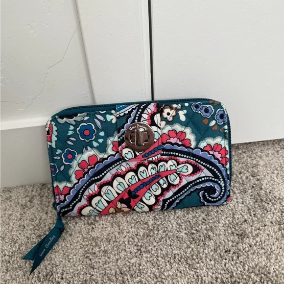 Vera BradleyFloral Patterned Women\'s Bag and wallets Vera Bradley Floral Pattern Quilted Shoulder Tote Bag Purse  main image 4